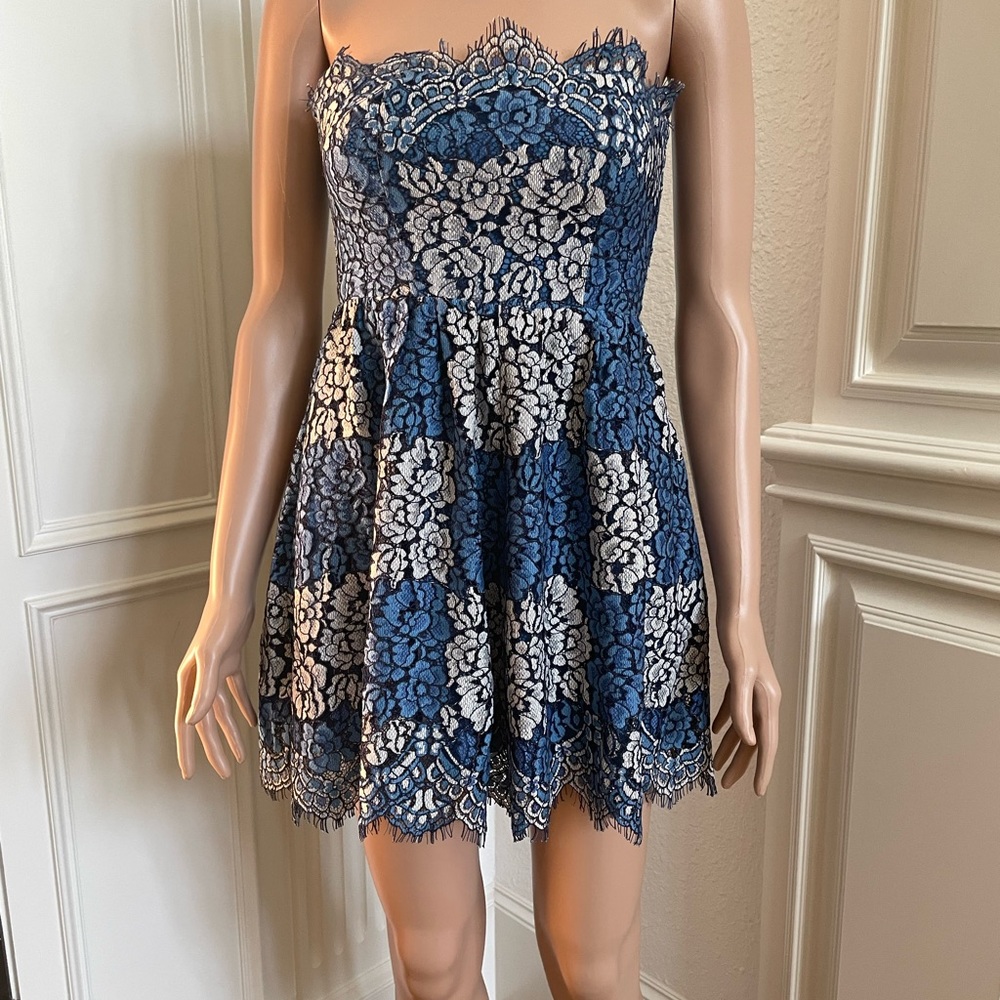 NBD by Revolve blue and white strapless lace mini dress.  Size XS